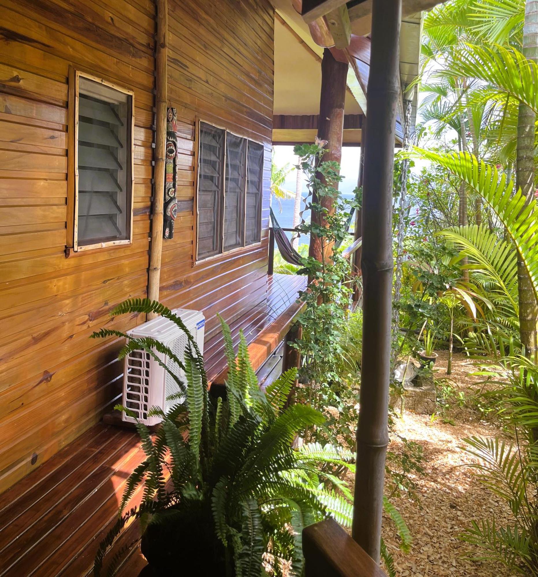 Naveria Heights Lodge Savusavu Exteriör bild