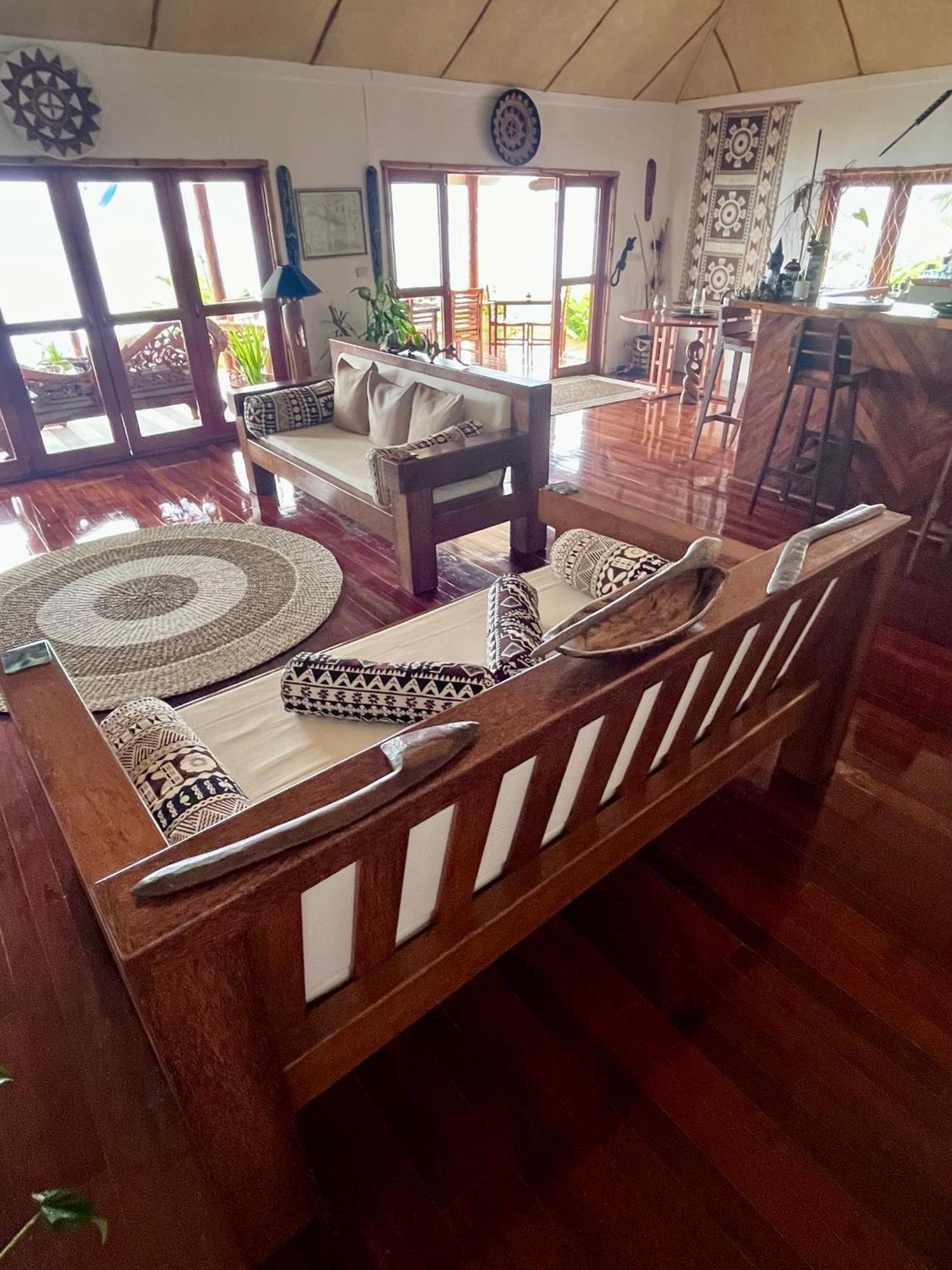 Naveria Heights Lodge Savusavu Exteriör bild