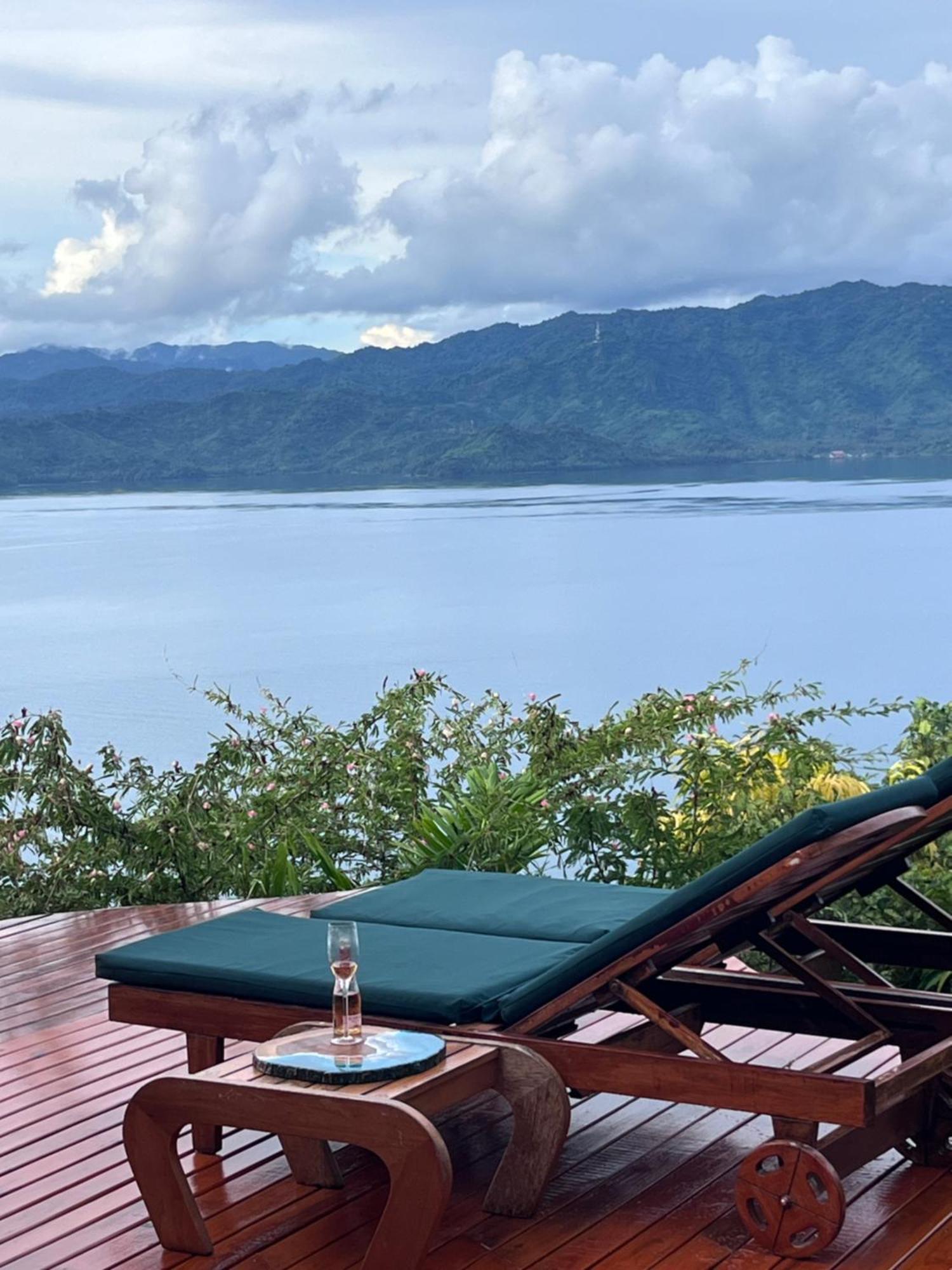 Naveria Heights Lodge Savusavu Exteriör bild
