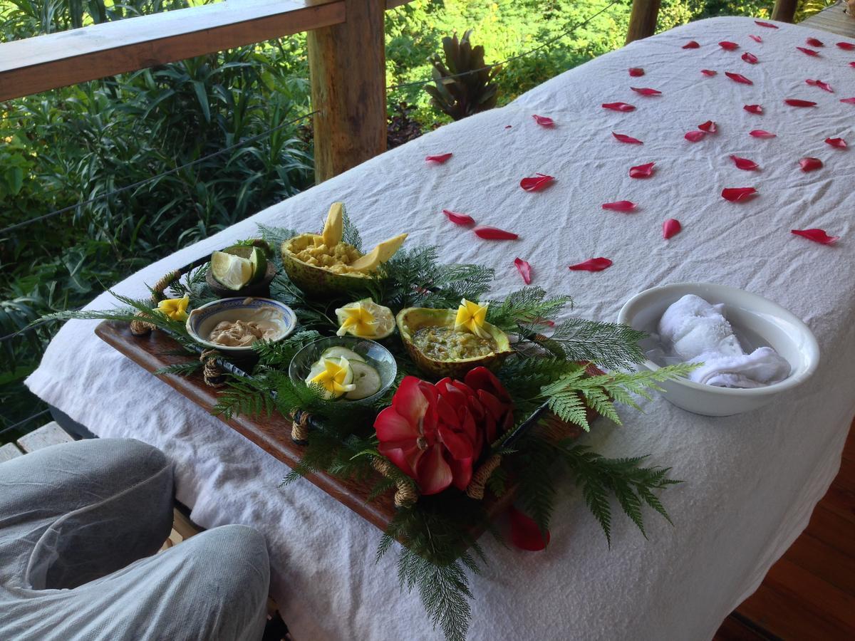 Naveria Heights Lodge Savusavu Exteriör bild