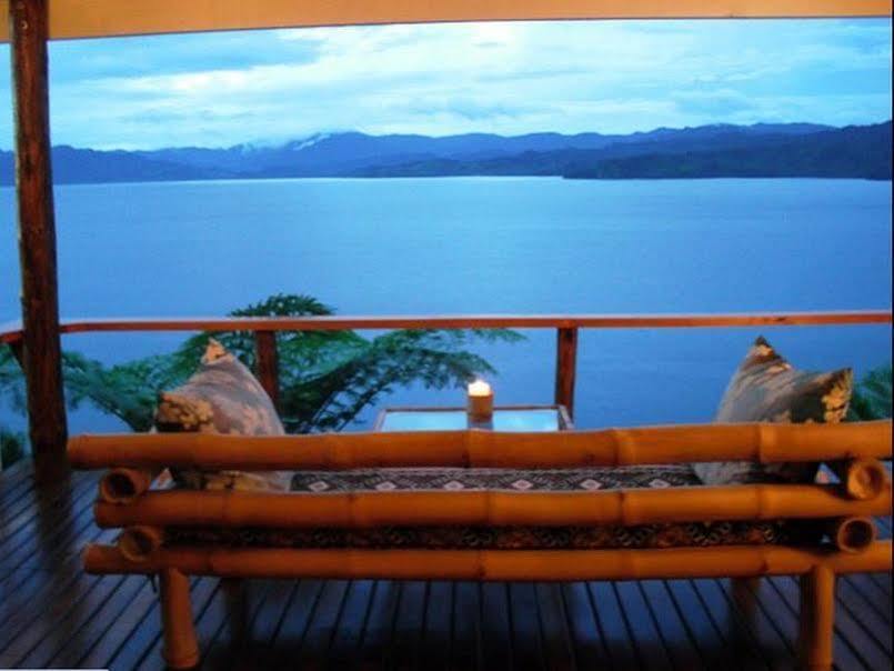 Naveria Heights Lodge Savusavu Exteriör bild