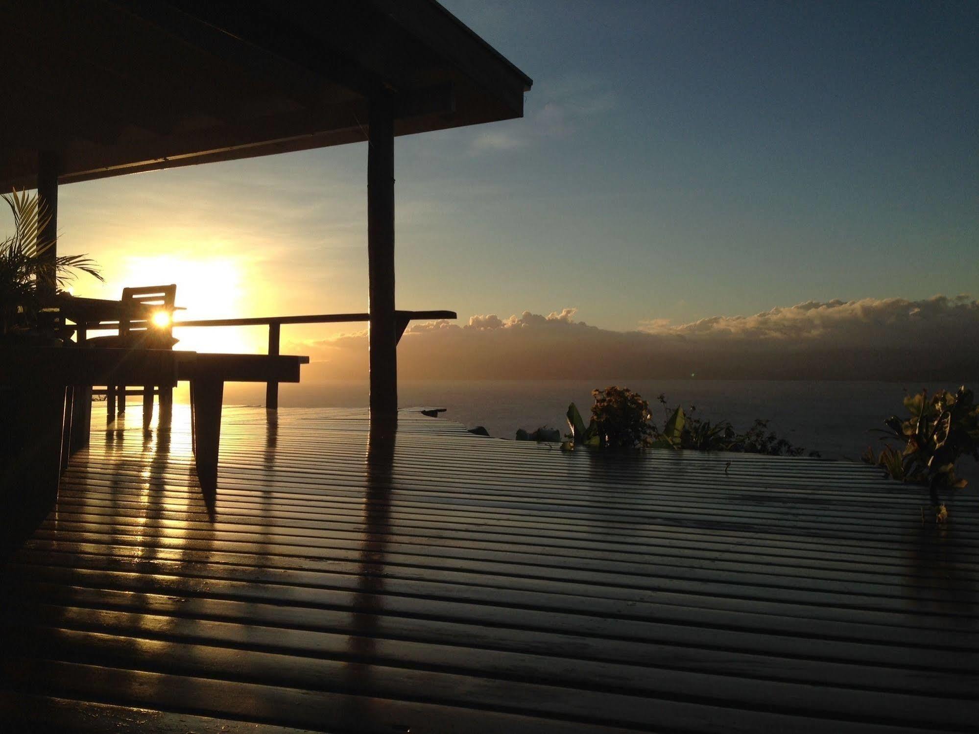 Naveria Heights Lodge Savusavu Exteriör bild