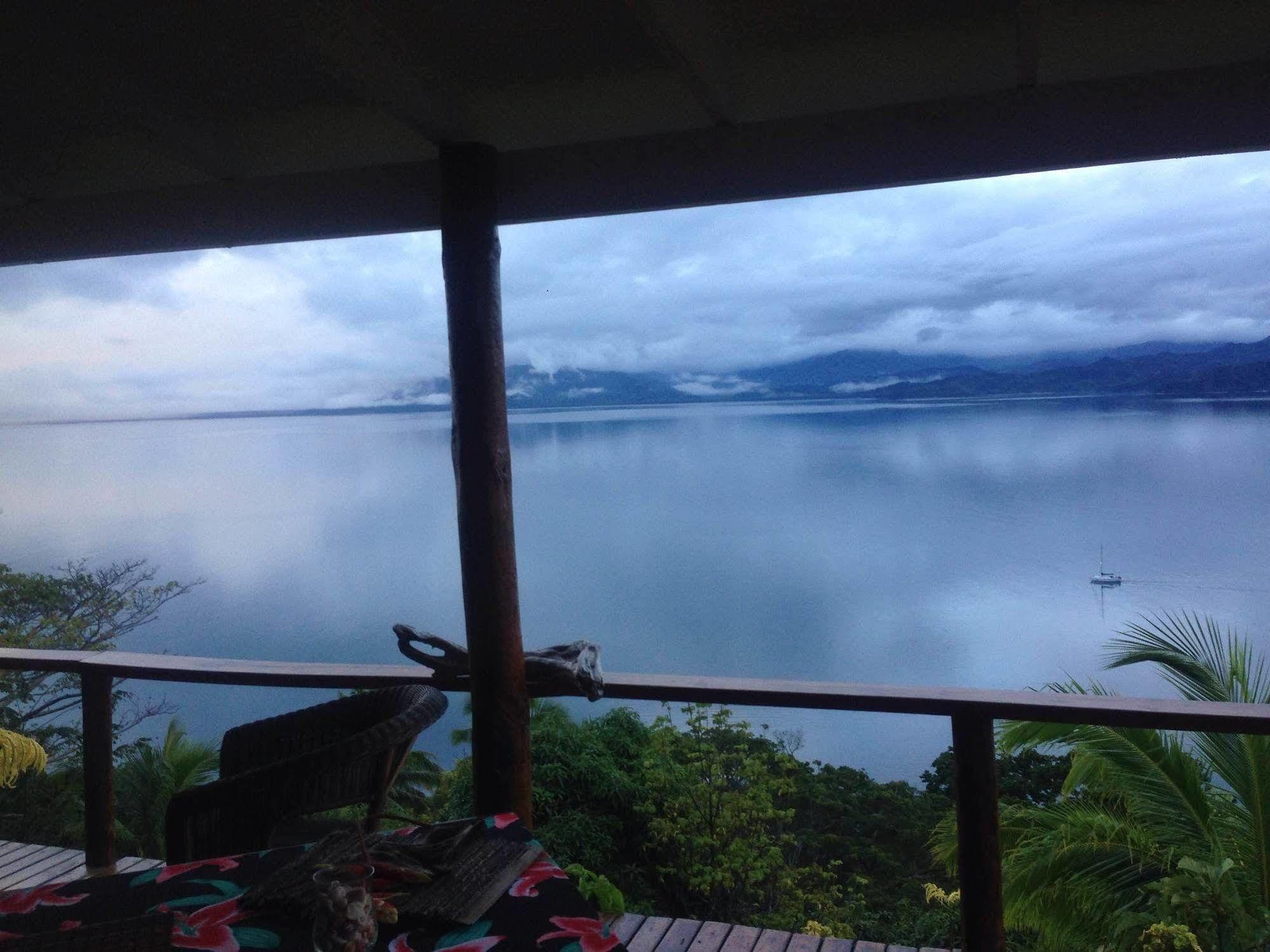 Naveria Heights Lodge Savusavu Exteriör bild
